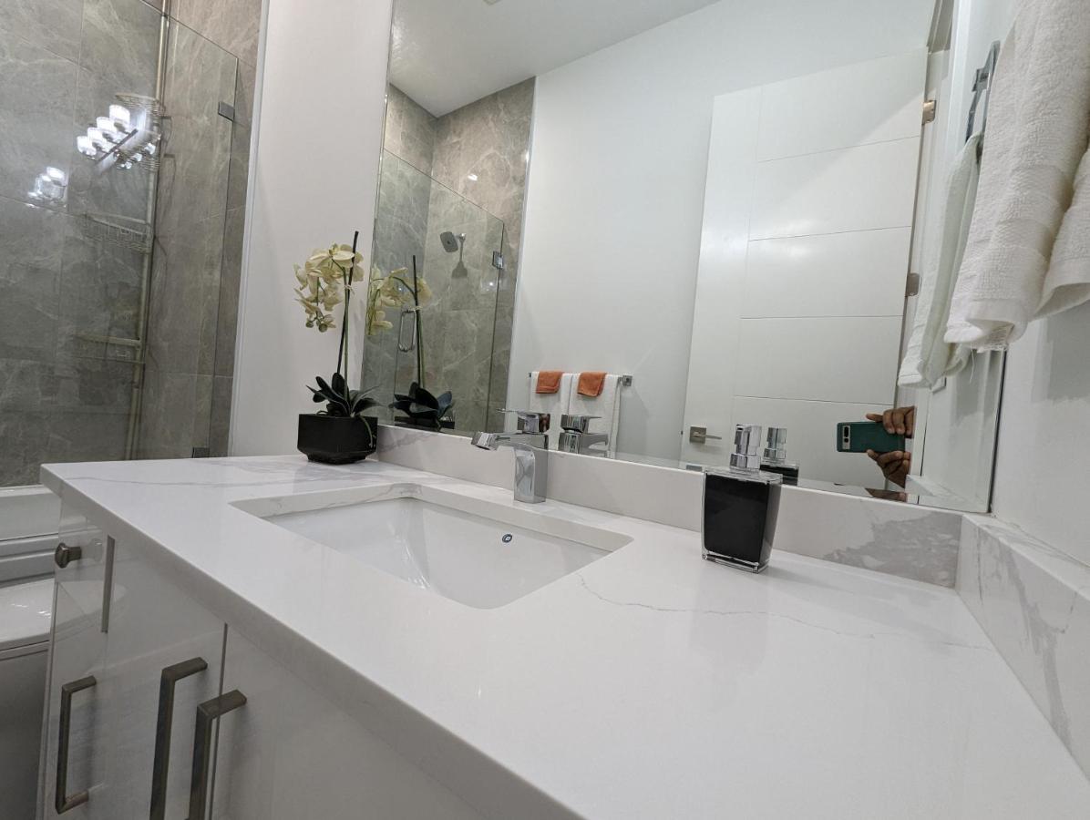 Modern & Luxurious Suites In Surrey Exteriér fotografie