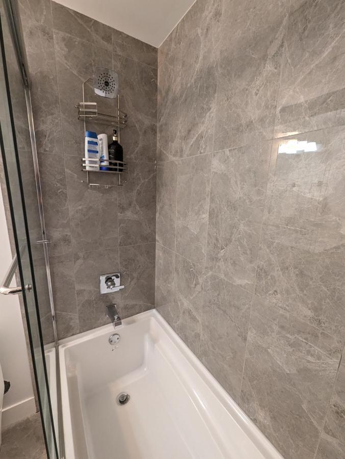Modern & Luxurious Suites In Surrey Exteriér fotografie